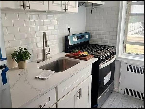 84-49 168th St #2k, Jamaica Estates, NY 11432