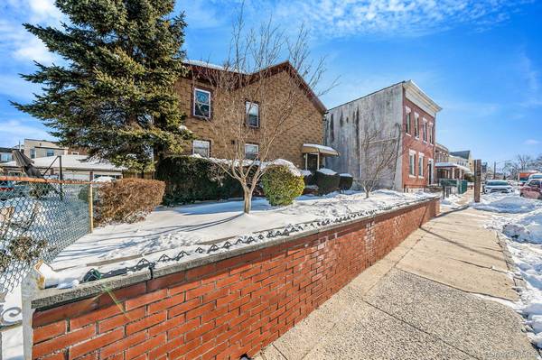 505 Mundy LN, Mount Vernon, NY 10550