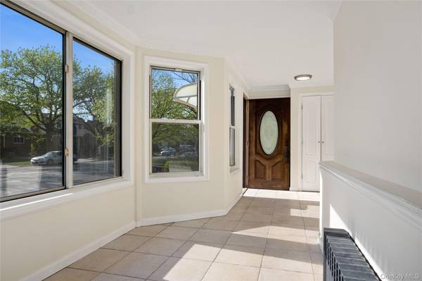 73-33 188th ST, Fresh Meadows, NY 11366