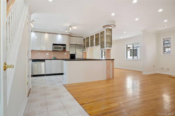 73-33 188th ST, Fresh Meadows, NY 11366