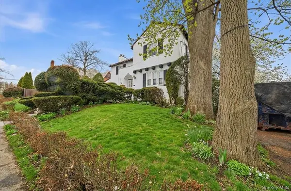 93 Stuyvesant PLZ, Mount Vernon, NY 10552