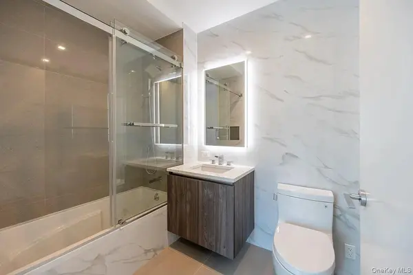 33-66 Farrington ST #11I, Flushing, NY 11354