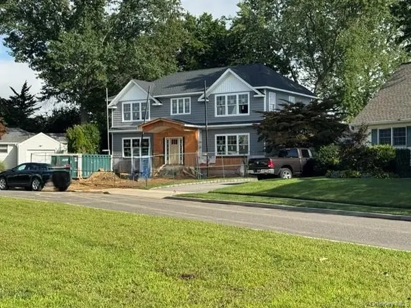 9 Van Sise CT, Syosset, NY 11791