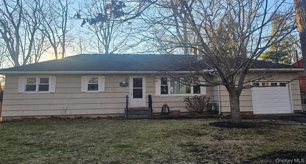 290 Gull Pond LN, Greenport, NY 11944