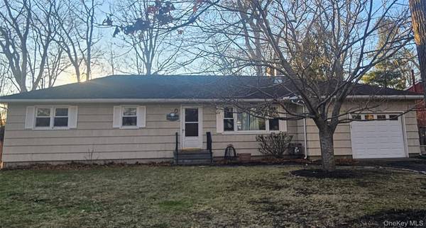 290 Gull Pond LN, Greenport, NY 11944