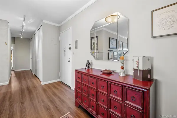 269-10 Grand Central Pkwy #19K, Floral Park, NY 11005
