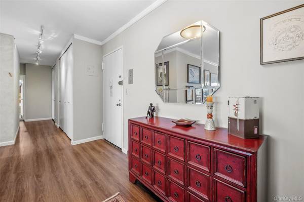 269-10 Grand Central Pkwy #19K, Floral Park, NY 11005