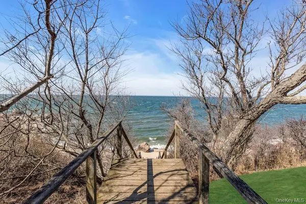 2655 Rocky Point RD, East Marion, NY 11939