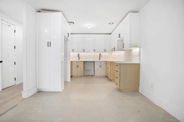 376 Vernon AVE #3A, Brooklyn, NY 11206