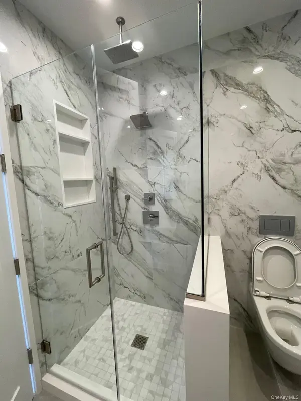 19-14 21st RD #2A, Astoria, NY 11105
