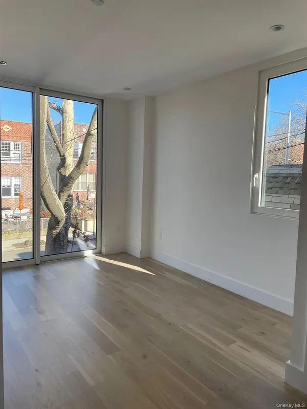 19-14 21st RD #2A, Astoria, NY 11105
