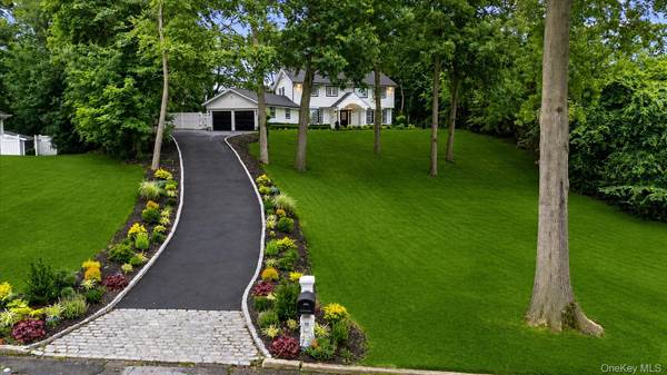 22 Peppermill LN, Dix Hills, NY 11746