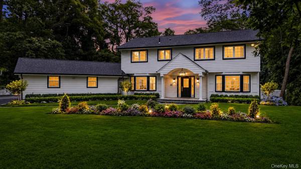 22 Peppermill LN, Dix Hills, NY 11746