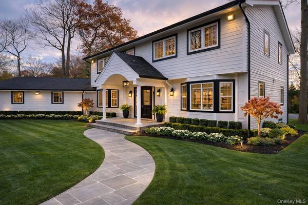 22 Peppermill LN, Dix Hills, NY 11746