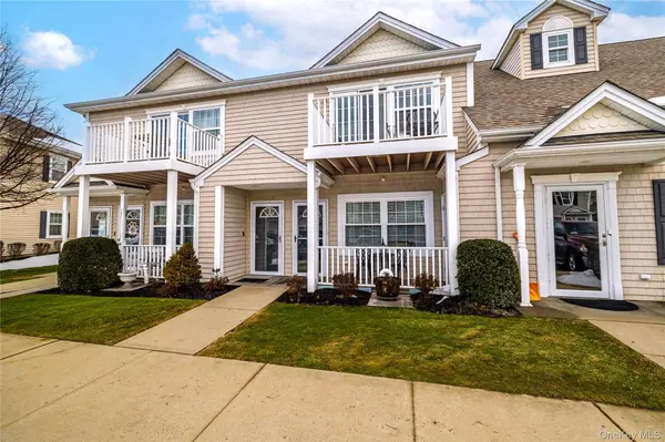 418 Willow LN, Valley Stream, NY 11580