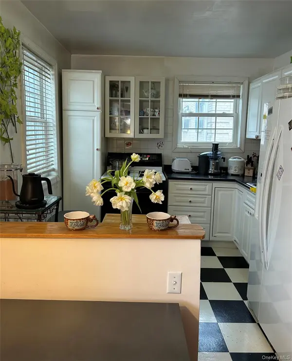 223-24 65 Ave #A, Bayside, NY 11364