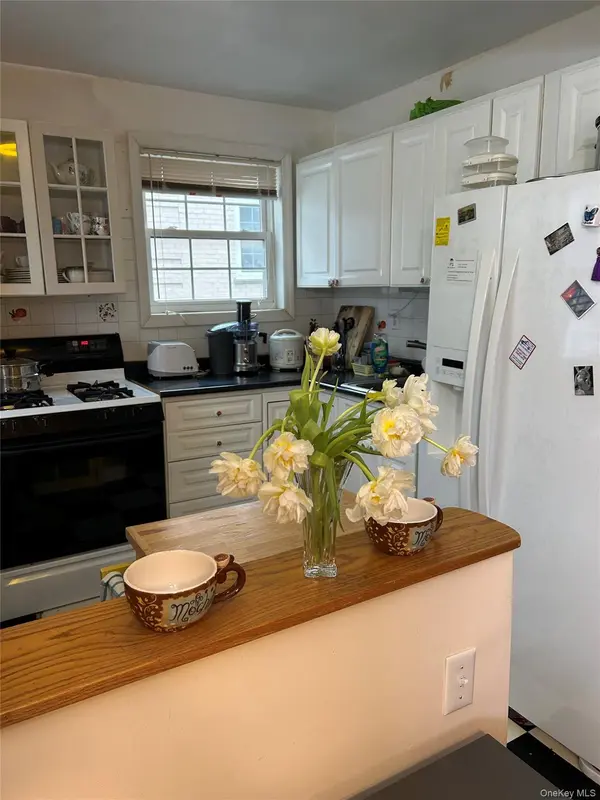 223-24 65 Ave #A, Bayside, NY 11364