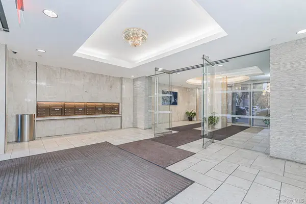 50 Oceana DR #3D, Brooklyn, NY 11235