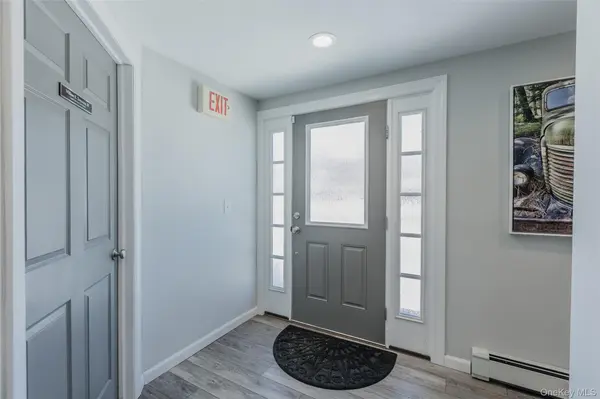 128 Carleton AVE, East Islip, NY 11730
