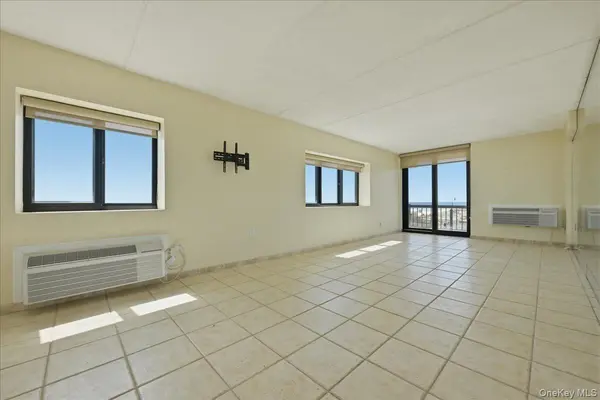 750 W Broadway #4Q, Long Beach, NY 11561
