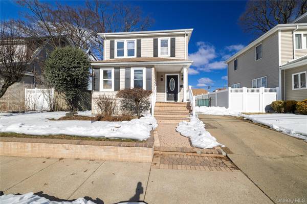 101 Harris AVE, Freeport, NY 11520