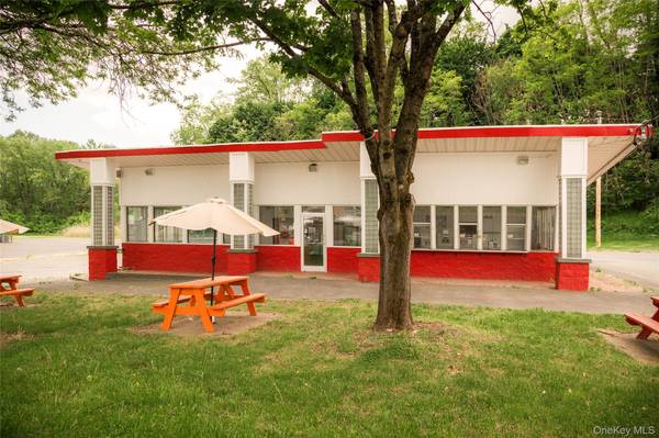 90 Old Route 9W, Port Ewen, NY 12466