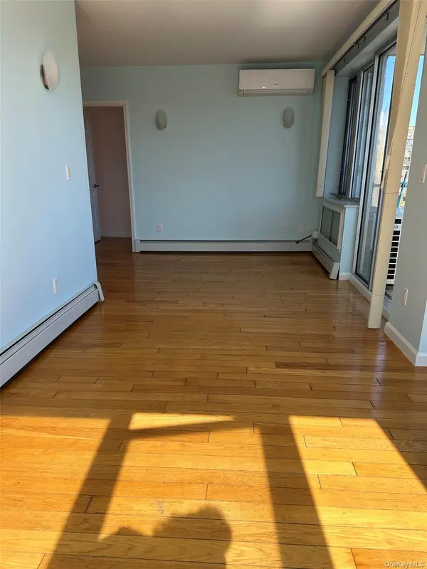 136-21 Latimer PL #4L, Flushing, NY 11354