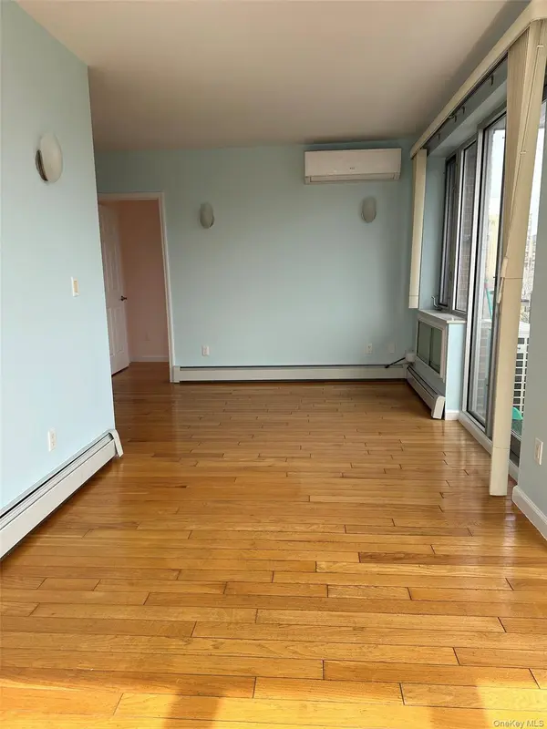 136-21 Latimer PL #4L, Flushing, NY 11354