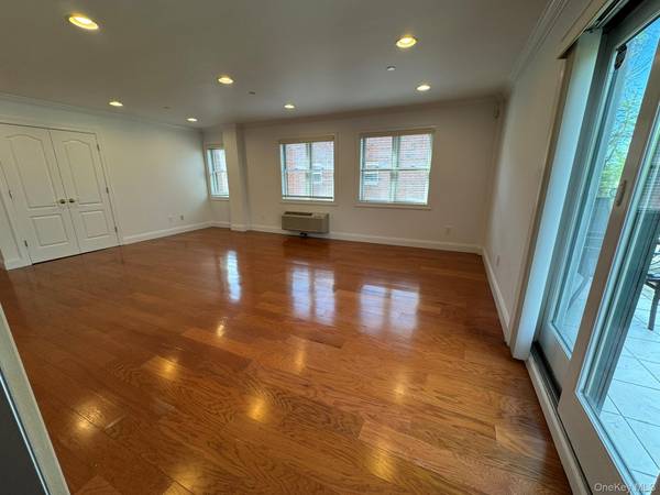 42-23 212th ST #3C, Bayside, NY 11361
