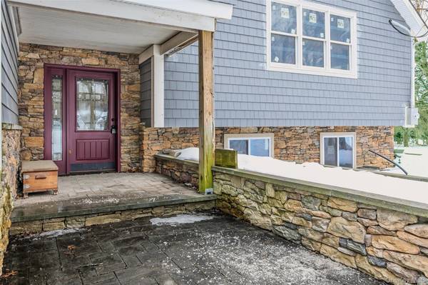 31 Valentine RD, Shoreham, NY 11786