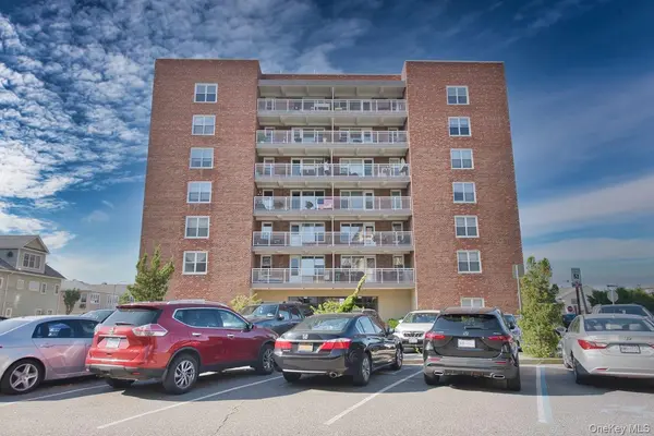 855 E Broadway #3F, Long Beach, NY 11561