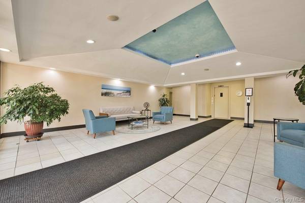 855 E Broadway #3F, Long Beach, NY 11561