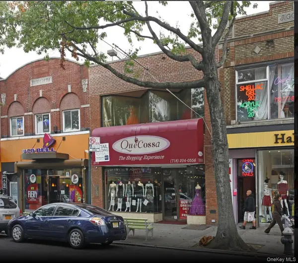 3076 Steinway ST, Astoria, NY 11103
