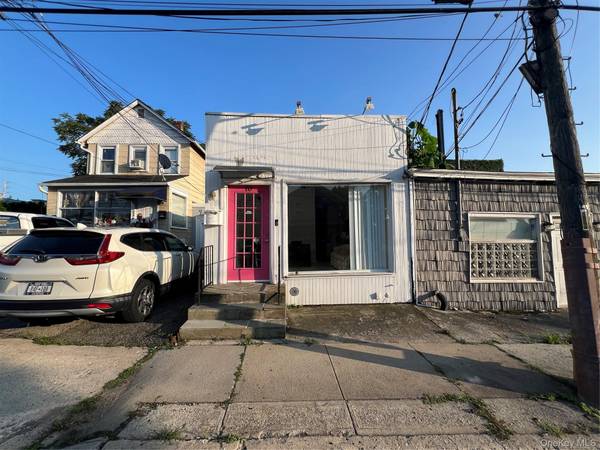 10 Willowdale AVE, Port Washington, NY 11050