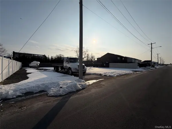 628 Shore RD, Lindenhurst, NY 11757
