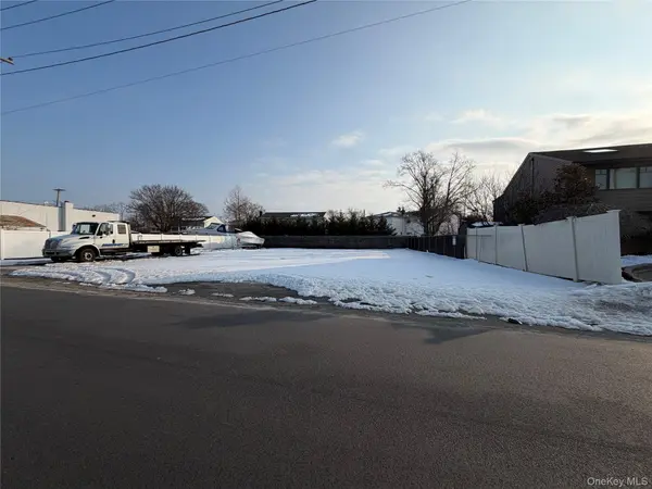 628 Shore RD, Lindenhurst, NY 11757