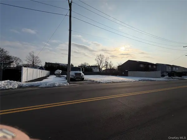 620 Shore RD, Lindenhurst, NY 11757