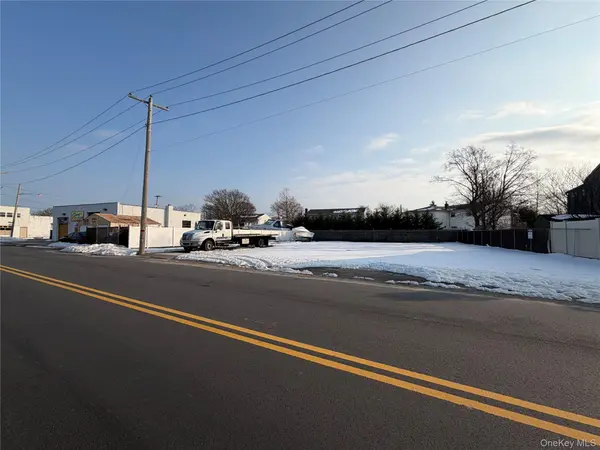 620 Shore RD, Lindenhurst, NY 11757
