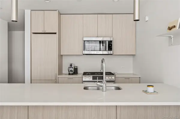 3432 35th ST #2D, Astoria, NY 11106