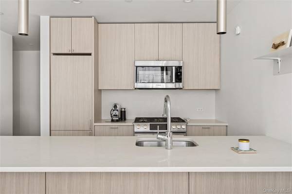 3432 35th ST #2D, Astoria, NY 11106