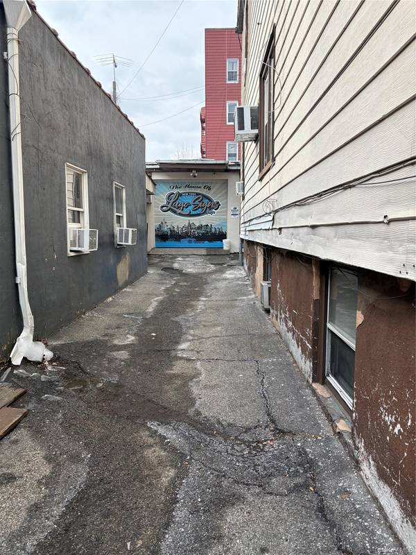 74 4th ST, New Rochelle, NY 10801