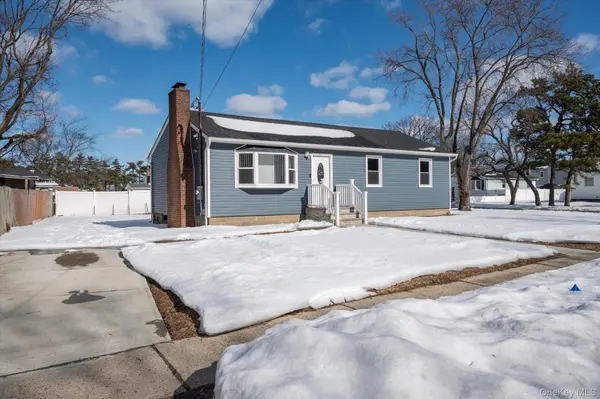 93 Garfield BLVD, Farmingdale, NY 11735