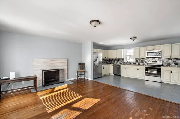 93 Garfield BLVD, Farmingdale, NY 11735