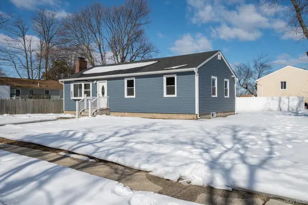 93 Garfield BLVD, Farmingdale, NY 11735