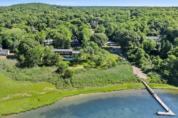 8 Hilo DR, Shelter Island, NY 11964
