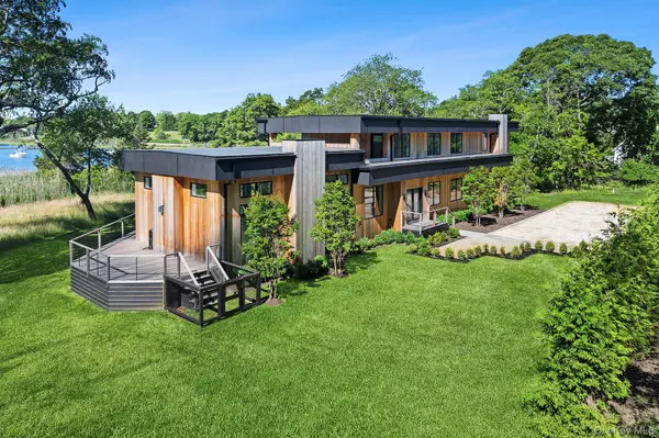 8 Hilo DR, Shelter Island, NY 11964
