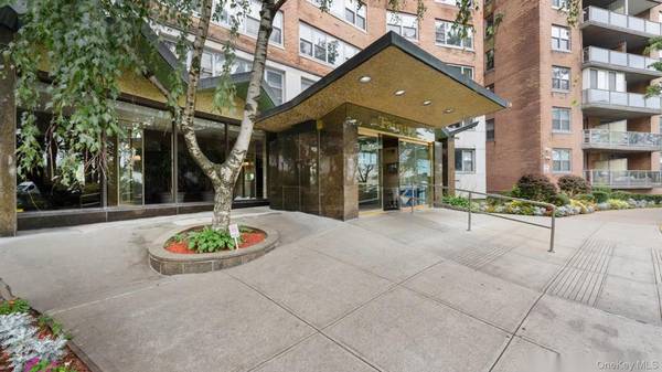 61-20 Grand Central Pkwy #C1102, Forest Hills, NY 11375