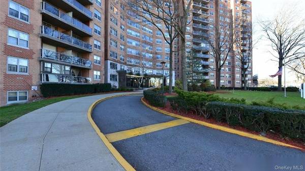 61-20 Grand Central Pkwy #C1102, Forest Hills, NY 11375
