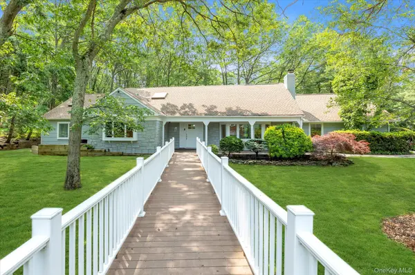 2 Westbourne LN, Melville, NY 11747