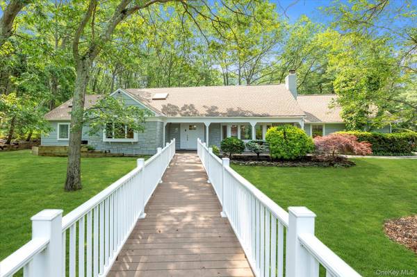 2 Westbourne LN, Melville, NY 11747